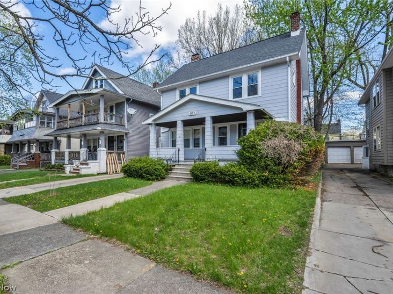 921 Helmsdale Road, Cleveland Heights, OH 44112 Photo 3