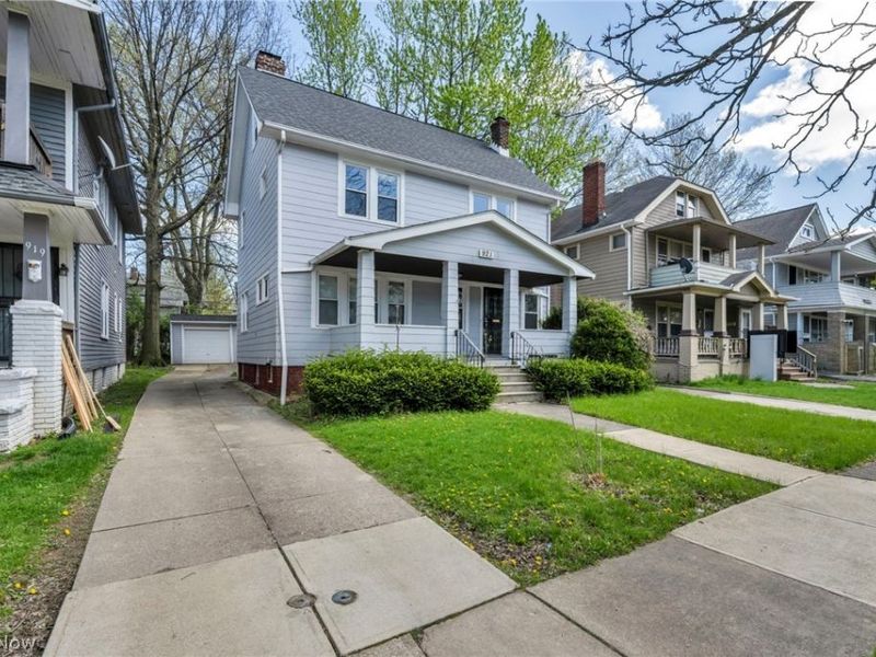 921 Helmsdale Road, Cleveland Heights, OH 44112 Photo 4