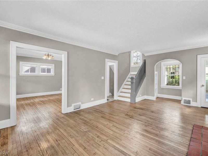 921 Helmsdale Road, Cleveland Heights, OH 44112 Photo 9