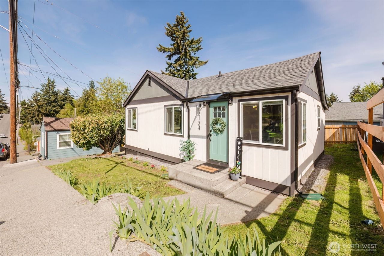 2124 15th Street , Bremerton, WA 98312
