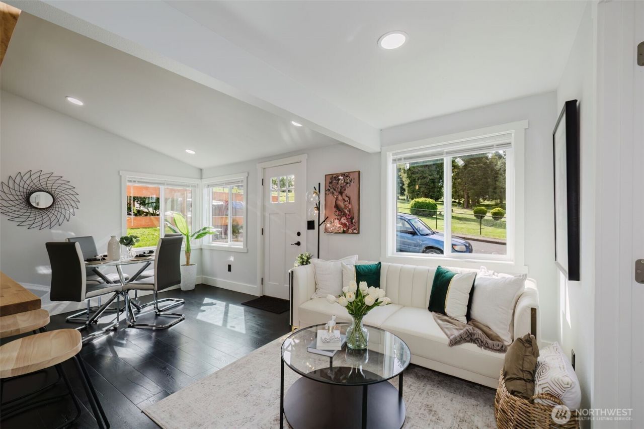 2124 15th Street , Bremerton, WA 98312