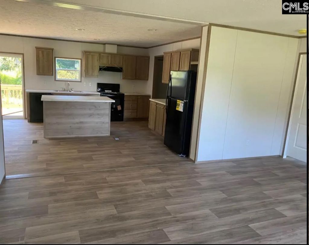 52 Oakdale Road  Photo 4