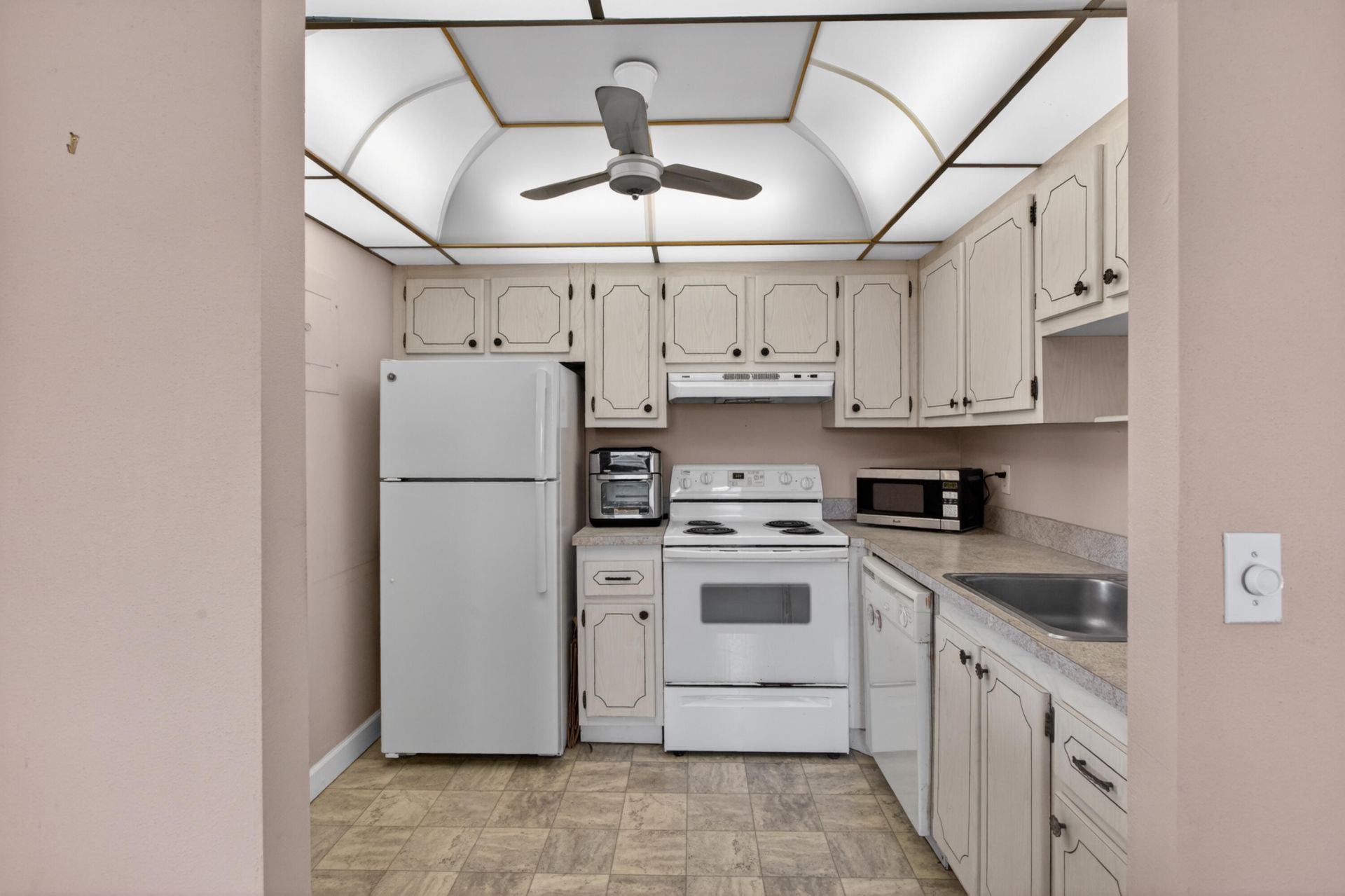 82 Flanders B, Delray Beach, FL 33484 Photo