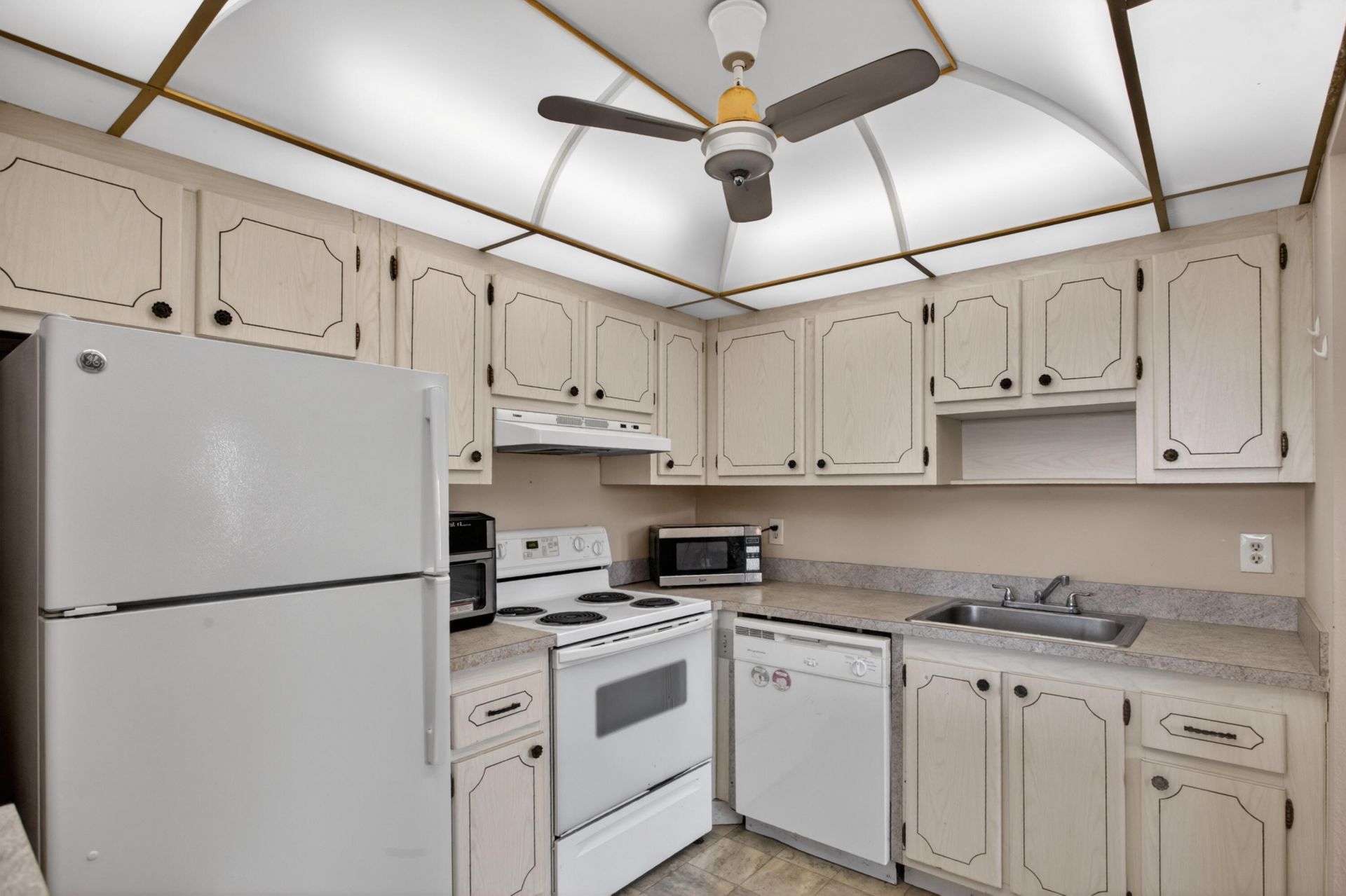 82 Flanders B, Delray Beach, FL 33484 Photo