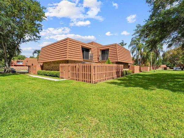 2532 Camelot Ct , Cooper City, FL 33026