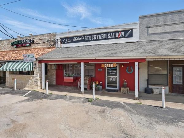 206 W Mccart Street , Krum, TX 76249