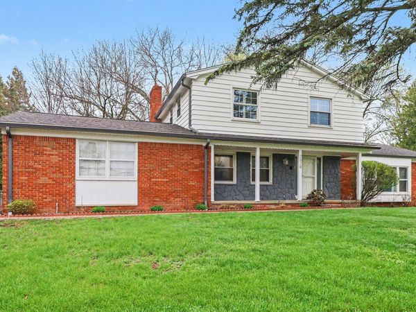 2028 E Hammond Lake Drive, Bloomfield Hills, MI 48302