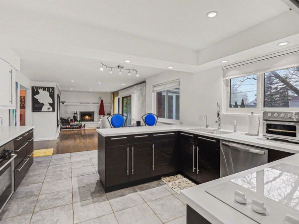 2028 E Hammond Lake Drive, Bloomfield Hills, MI 48302