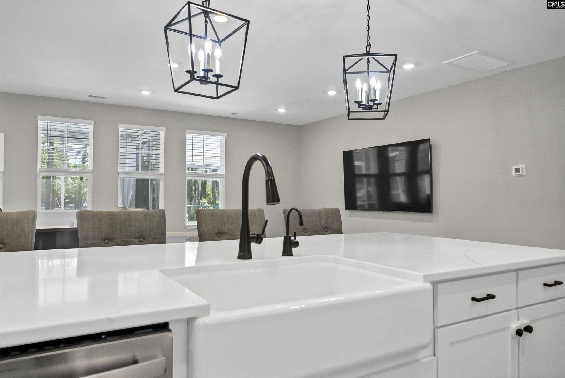 396 Harbour Pointe Drive  Photo 14