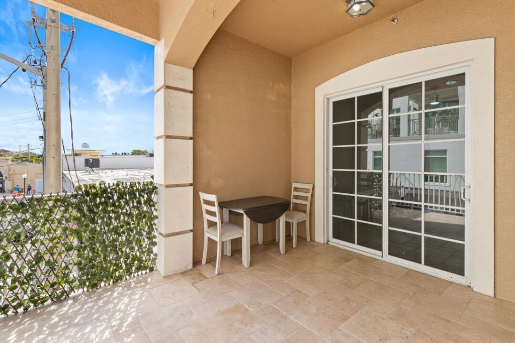 47 SW Osceola Street, Unit 206, Stuart, FL 34994 Photo