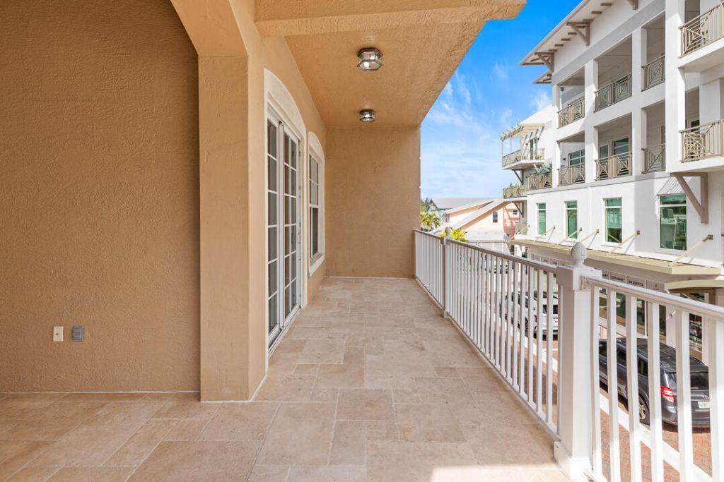 47 SW Osceola Street, Unit 206, Stuart, FL 34994 Photo