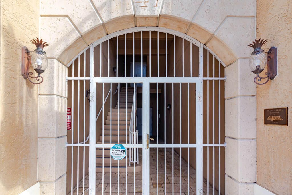 47 SW Osceola Street, Unit 206, Stuart, FL 34994 Photo