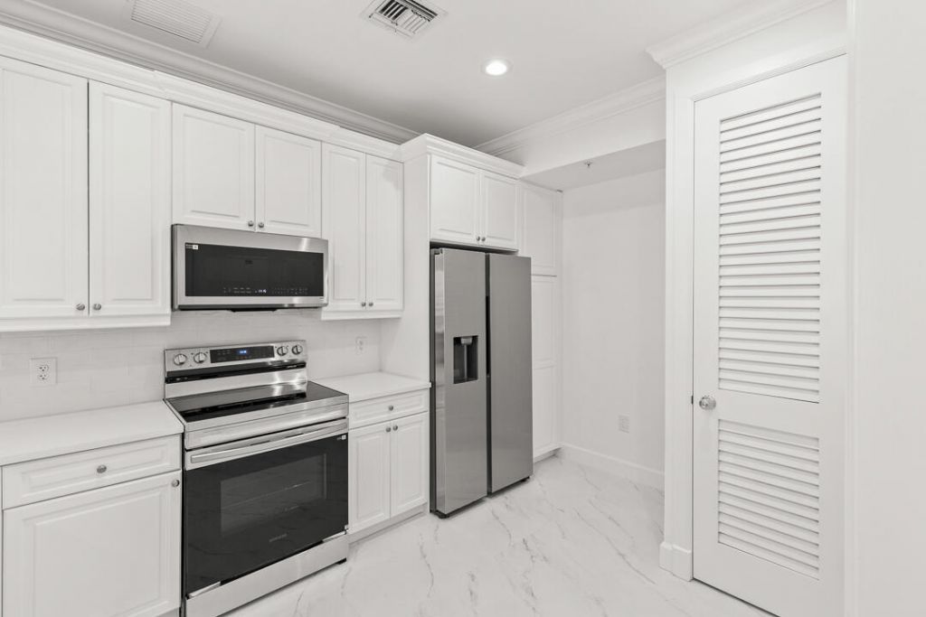 47 SW Osceola Street, Unit 206, Stuart, FL 34994 Photo