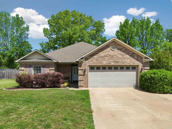 500 Meadow Lynn , Morrilton, AR 72110