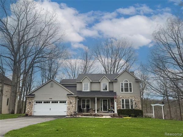 7988 Hillside Lakes Drive, Hamburg Twp, MI 48116