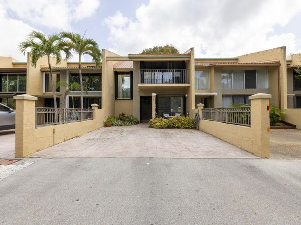 720 E Coco Plum Circle, Unit 5, Plantation, FL 33324