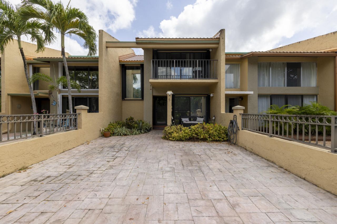 720 E Coco Plum Circle, Unit 5, Plantation, FL 33324 Photo