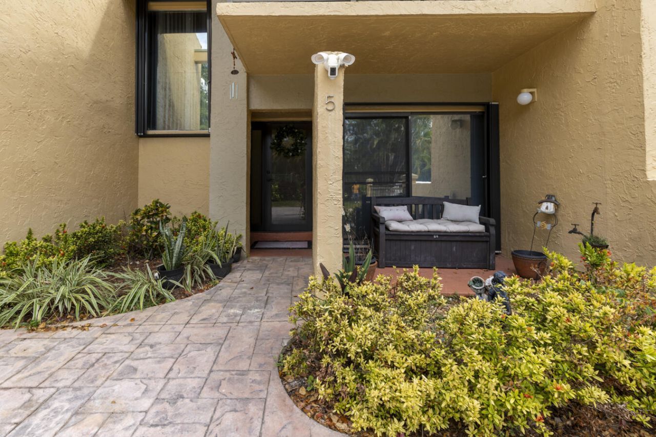 720 E Coco Plum Circle, Unit 5, Plantation, FL 33324 Photo