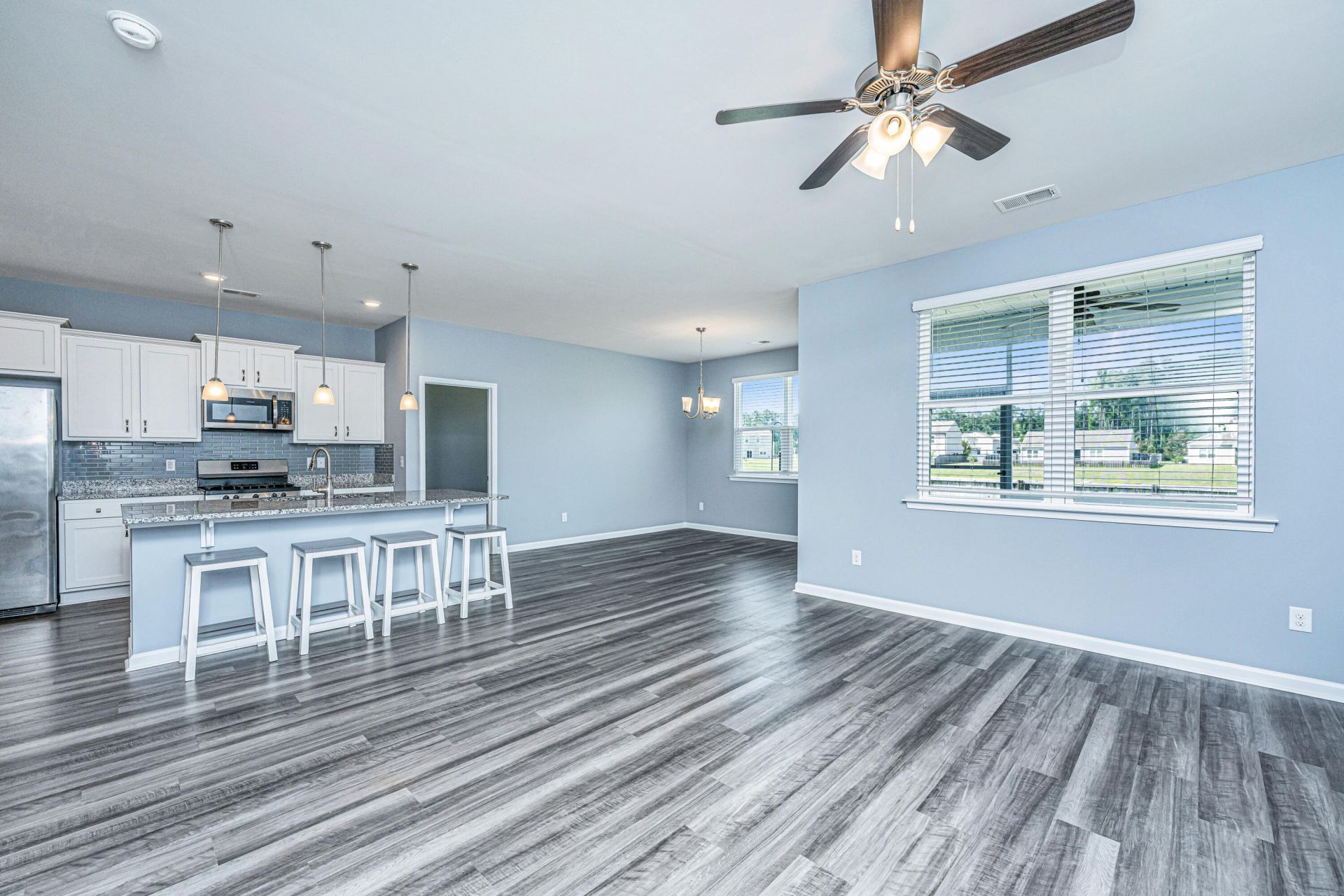 595 Wayton Circle Photo 4