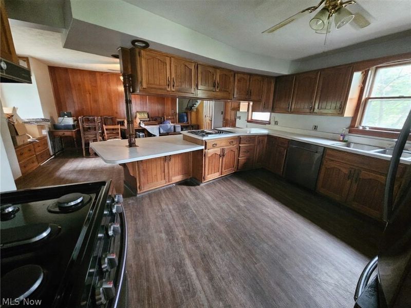 8212 White Road, Burbank, OH 44214 Photo 4