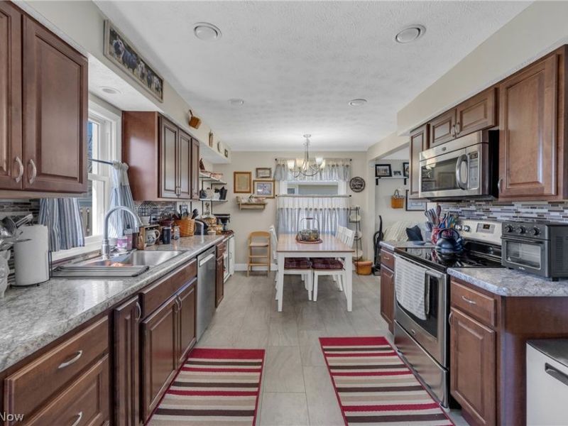 5590 Queens Highway, Parma, OH 44130 Photo 15