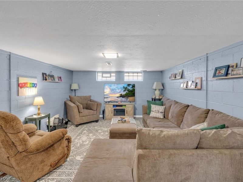 5590 Queens Highway, Parma, OH 44130 Photo 25