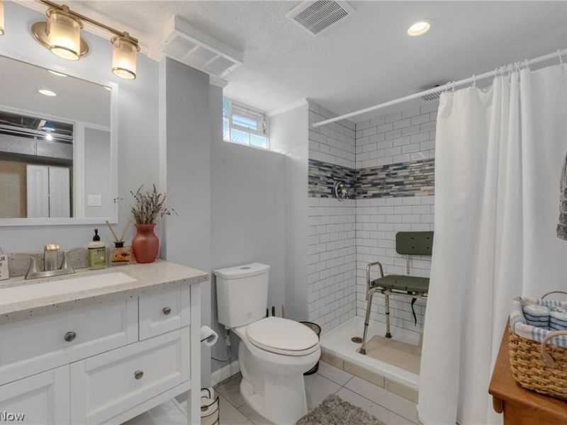 5590 Queens Highway, Parma, OH 44130 Photo 28