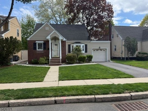20 Susquehanna Ave, Rochelle Park, NJ 07662