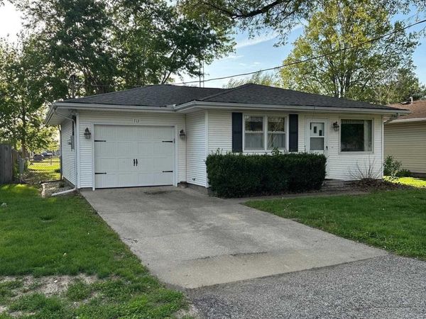 713 N PINE Street, Taylorville, IL 62568