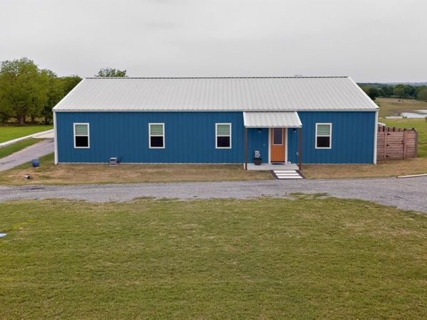 613 Kentucky Town Road , Whitewright, TX 75491