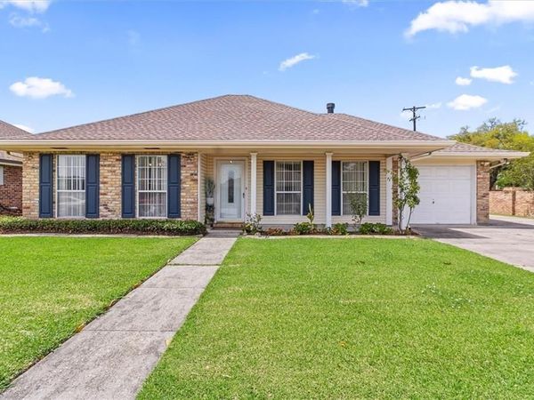 2 COBBLESTONE W, Houma, LA 70360