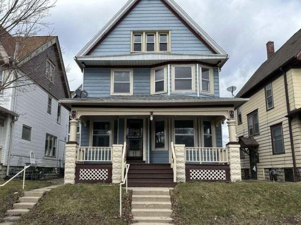 4722 W Garfield AVENUE, Milwaukee, WI 53208