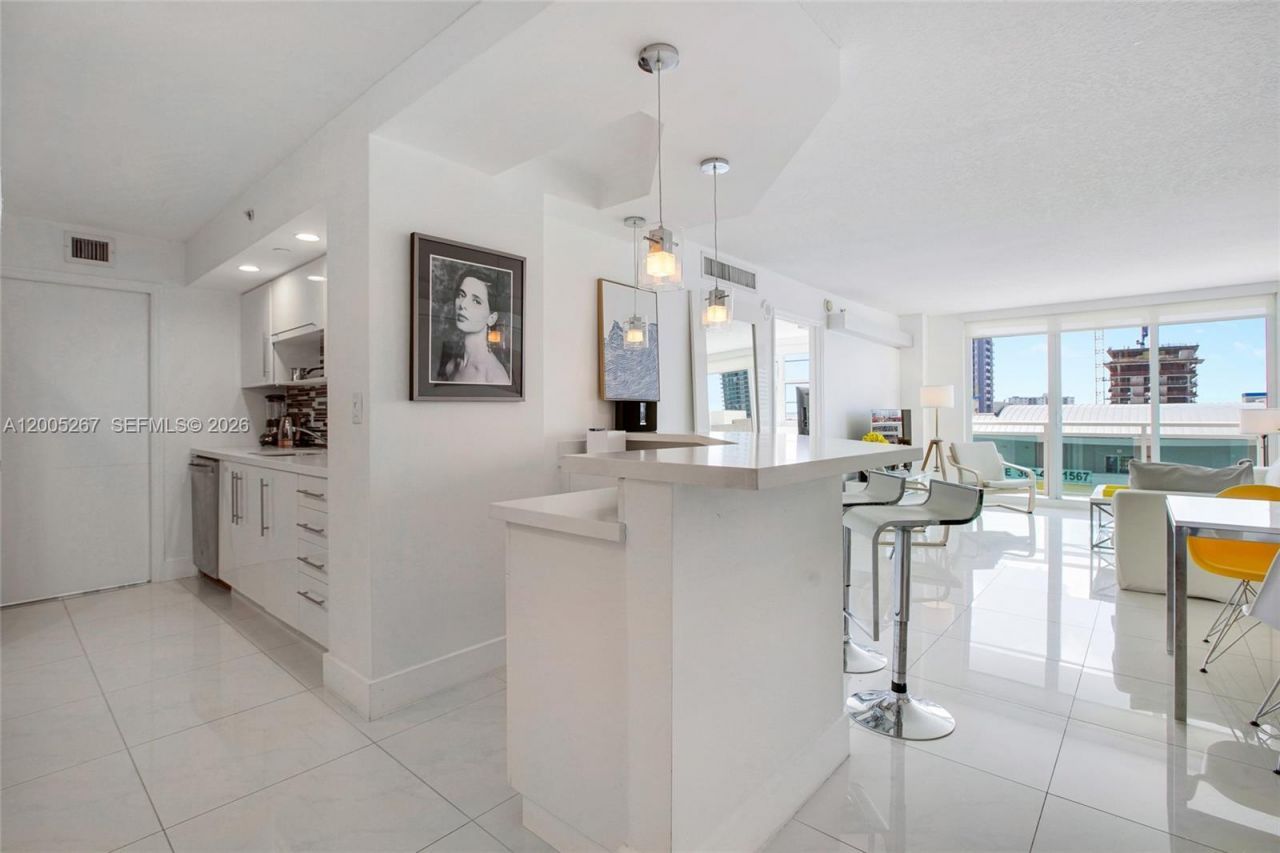 6917 Collins Ave , Unit 820, Miami Beach, FL 33141 Photo
