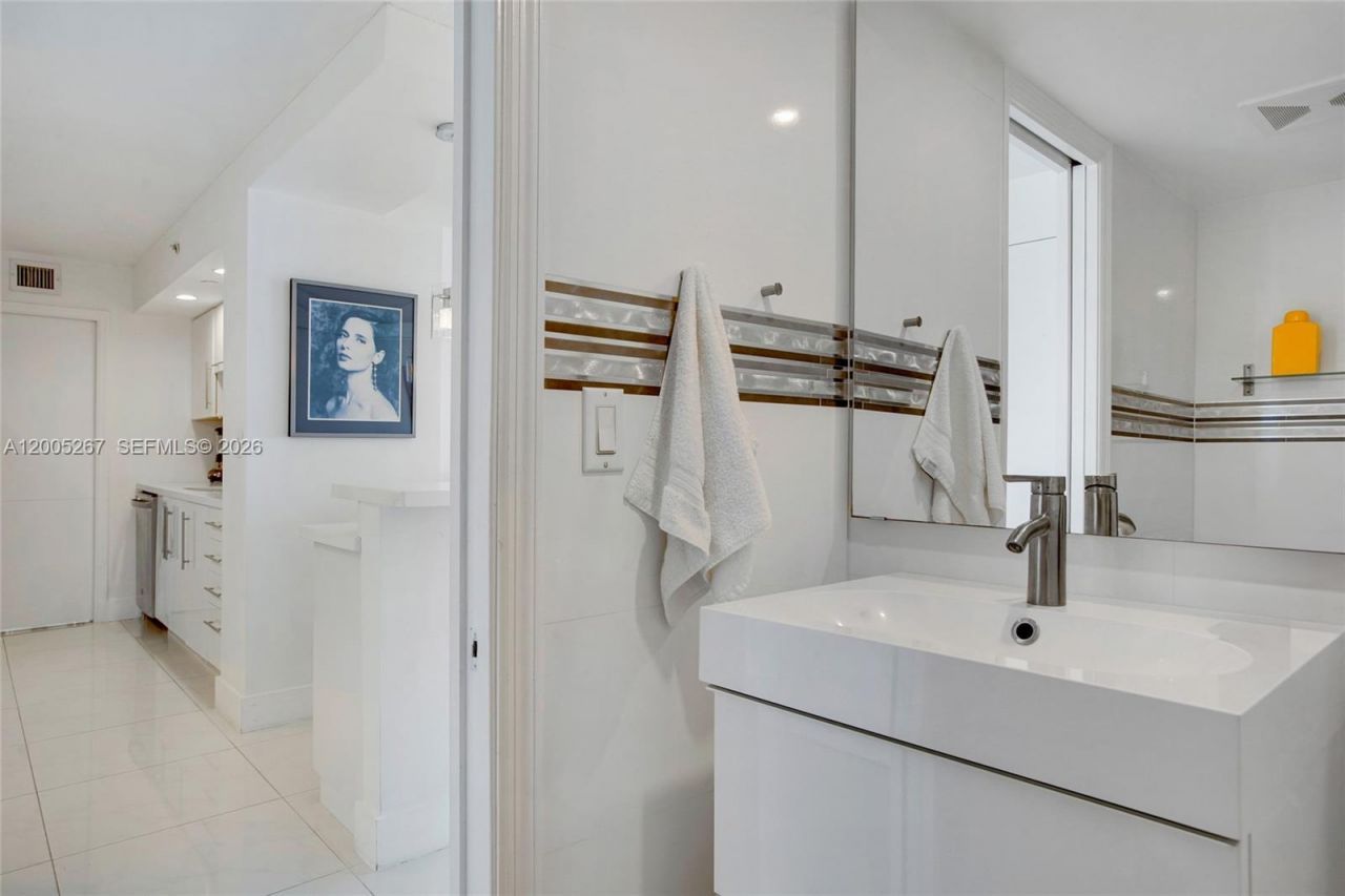 6917 Collins Ave , Unit 820, Miami Beach, FL 33141 Photo