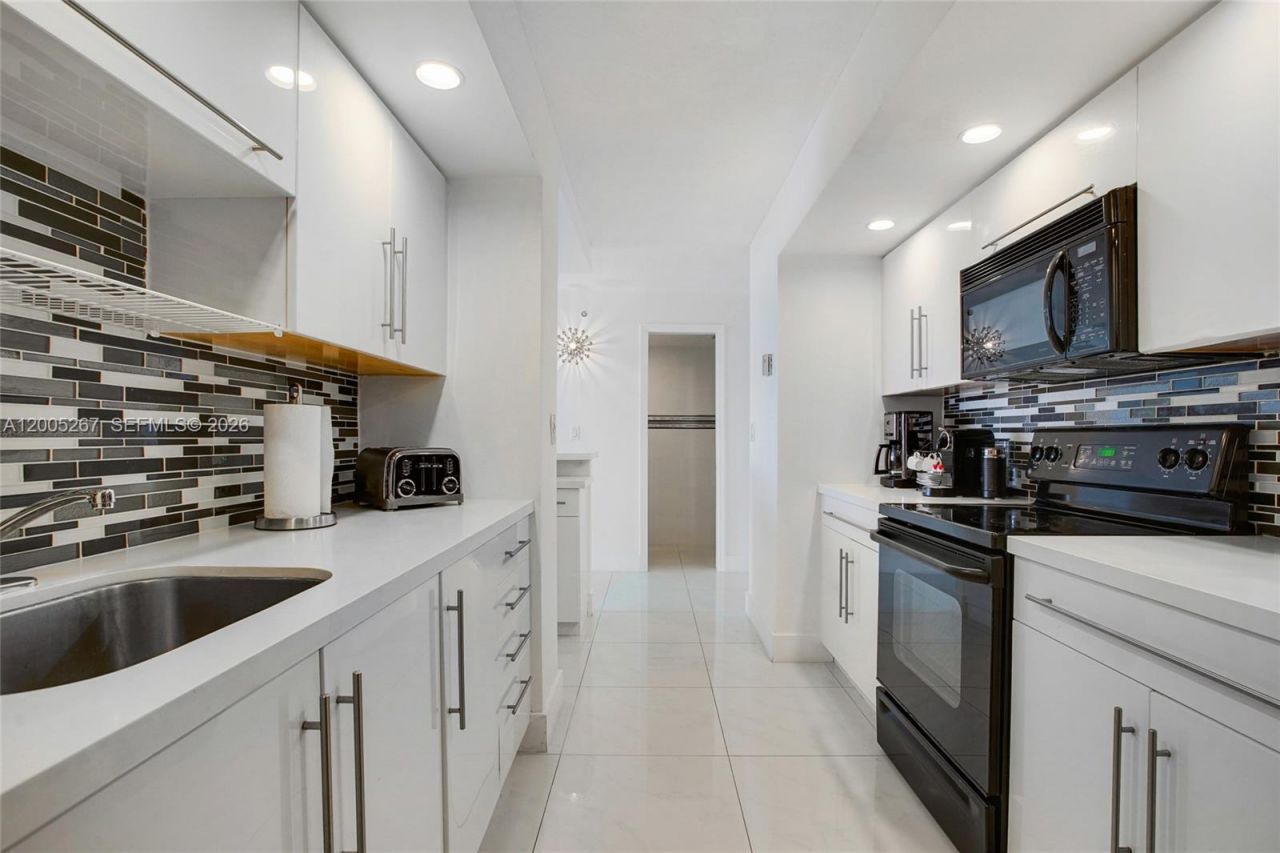 6917 Collins Ave , Unit 820, Miami Beach, FL 33141 Photo