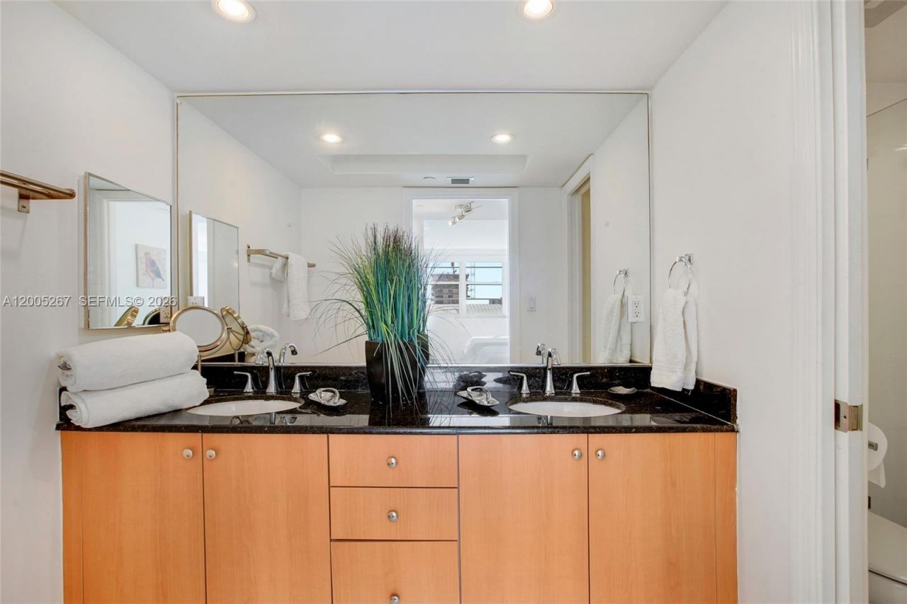 6917 Collins Ave , Unit 820, Miami Beach, FL 33141 Photo