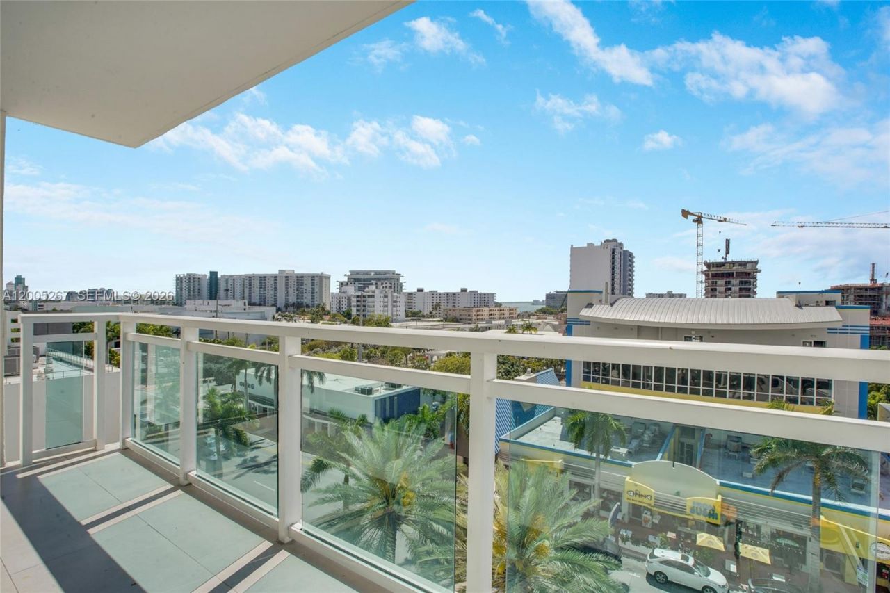 6917 Collins Ave , Unit 820, Miami Beach, FL 33141 Photo