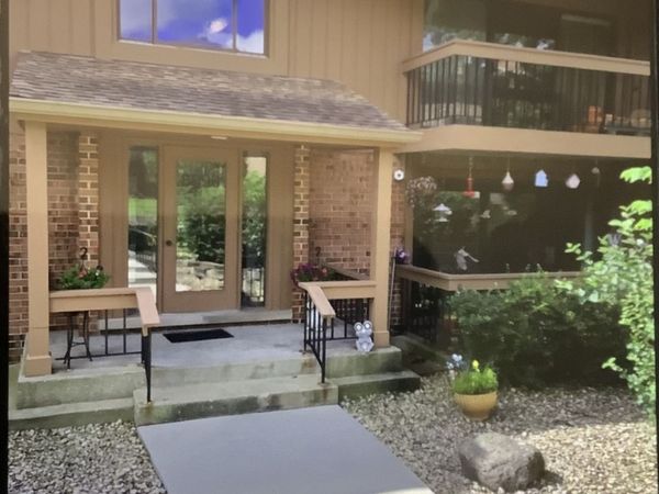 8090 Garfield Avenue, Unit 3-1, Burr Ridge, IL 60527
