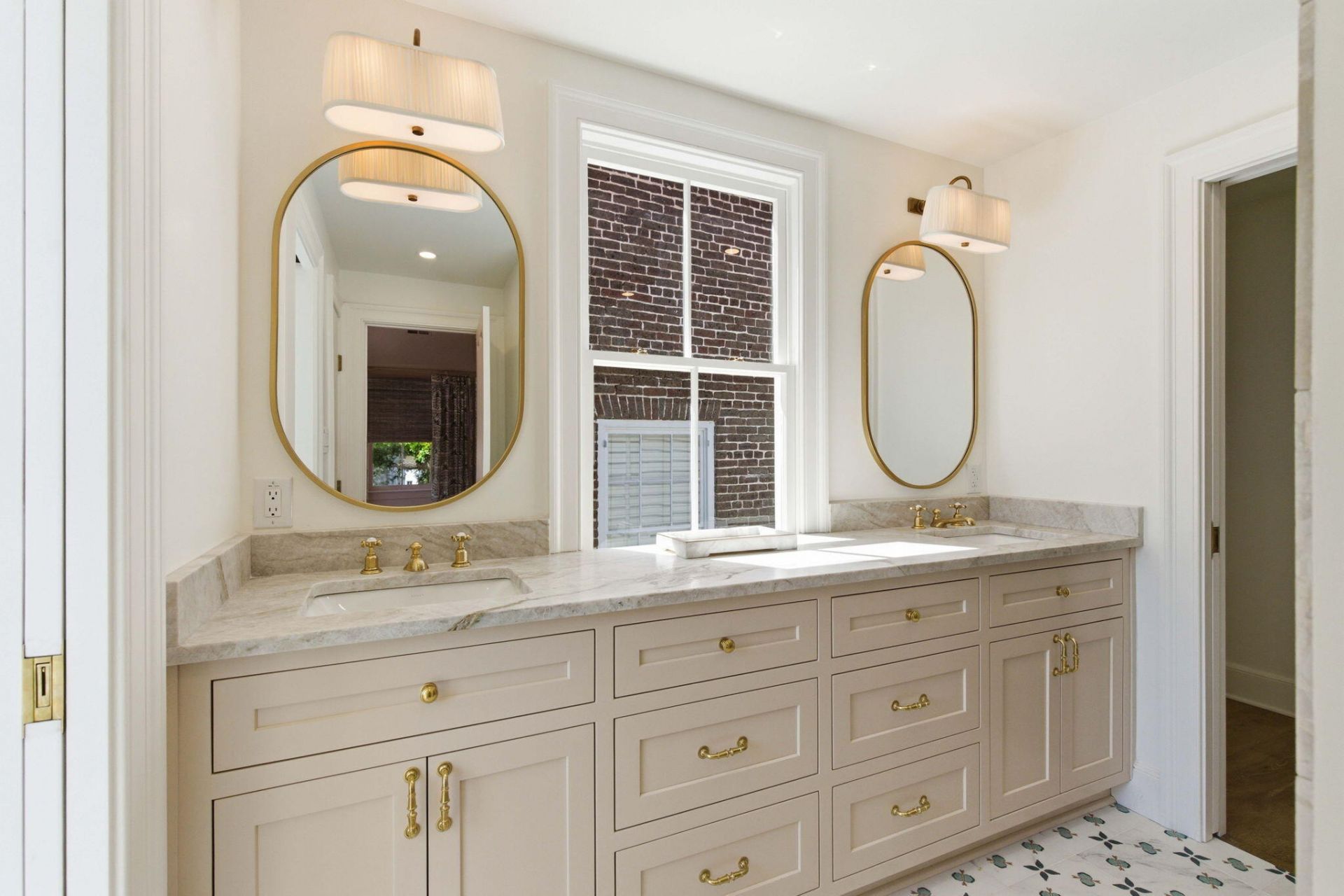 55 Elizabeth Street Photo 47