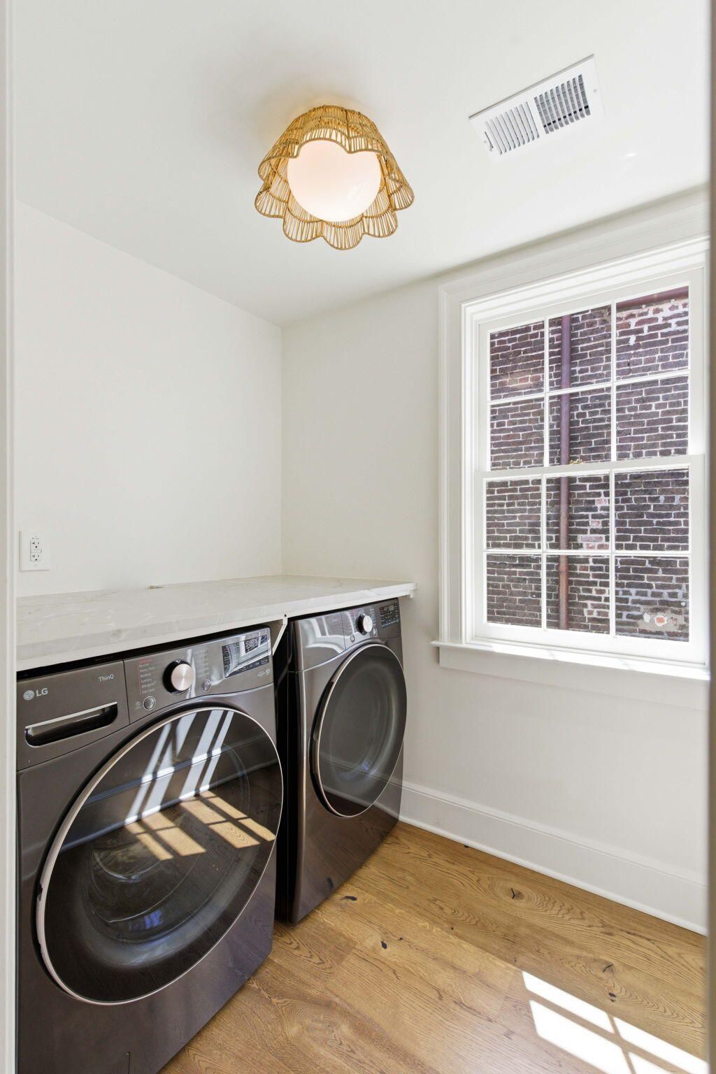 55 Elizabeth Street Photo 65