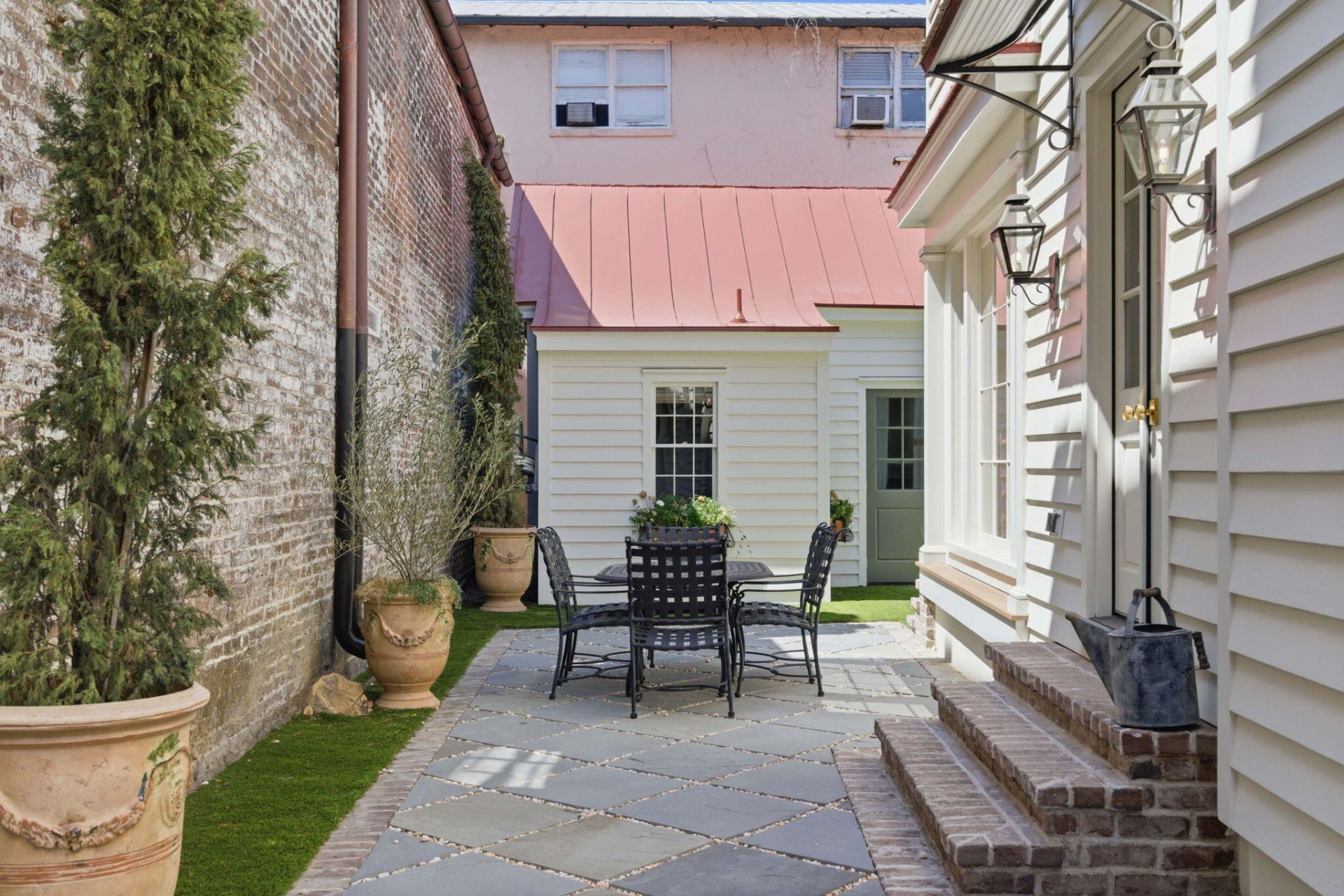 55 Elizabeth Street Photo 67