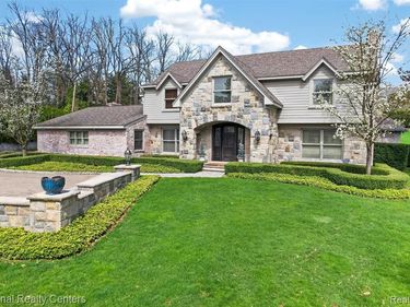 4233 N Willoway Estates Court N, Bloomfield Hills, MI 48302