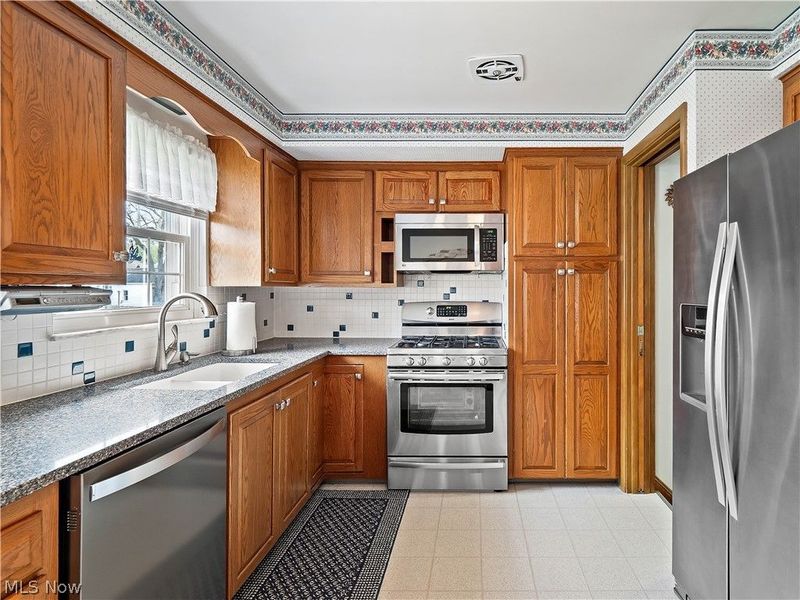 4466 W 215th Street, Fairview Park, OH 44126 Photo 12