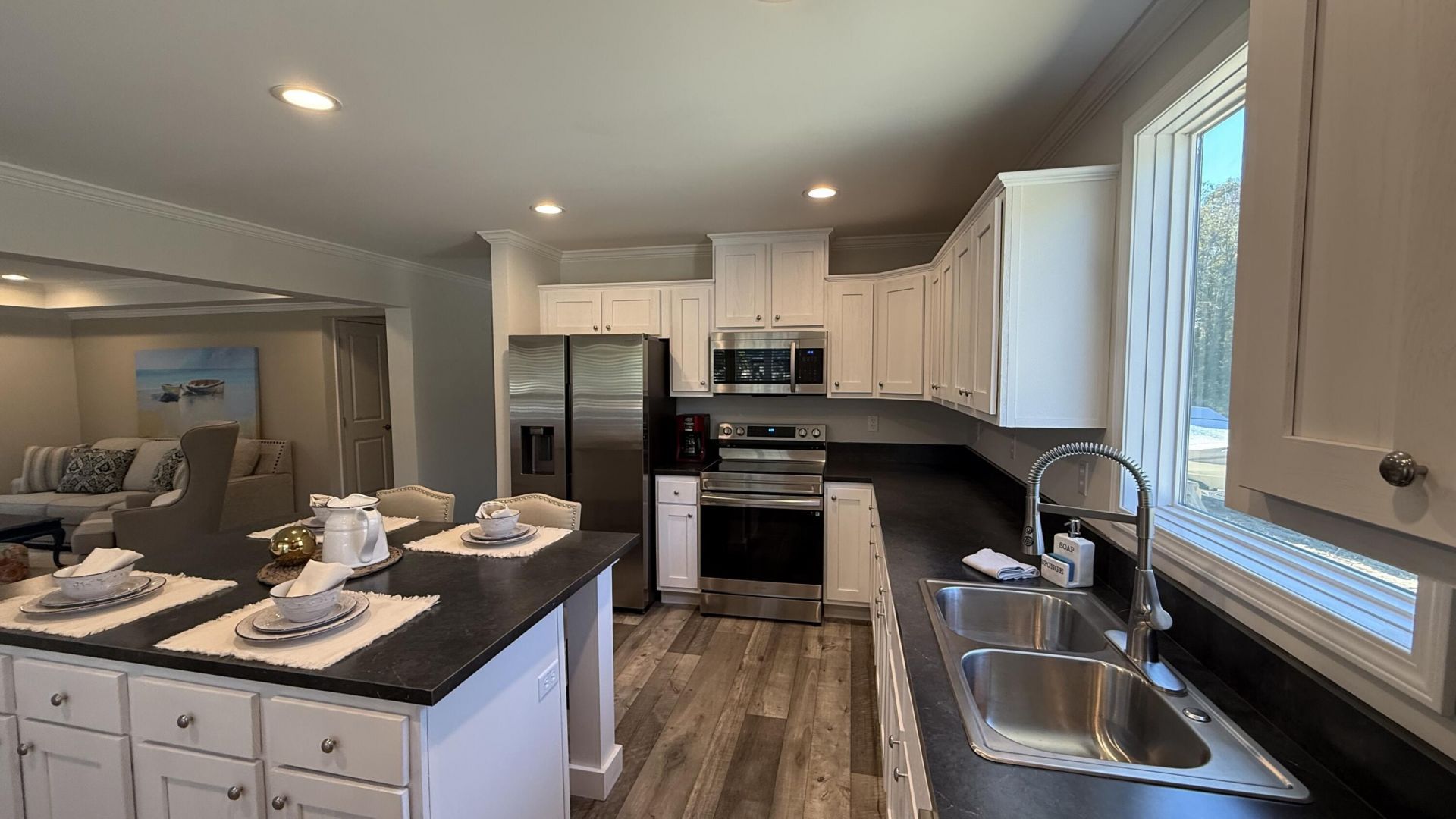 208 General Moultrie Drive Photo 6