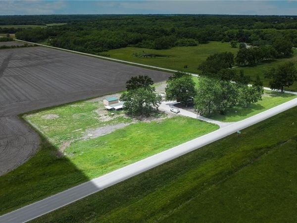 15360 KS 7 Highway, Centerville, KS 66014