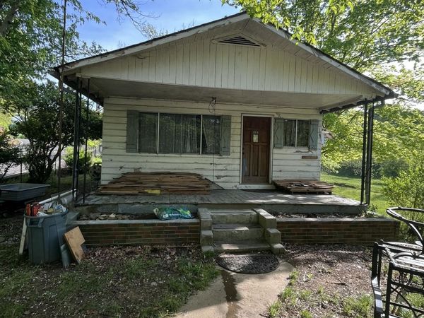 824 River Divide Rd, Sevierville, TN 37876