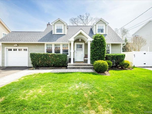 130 N Kings Avenue , Massapequa, NY 11758
