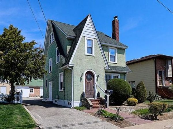 1424 Kiefer Avenue , Elmont, NY 11003
