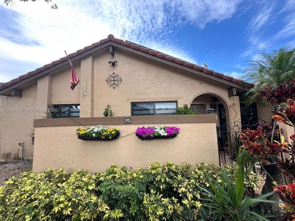 6633 NW 178th Ter, Hialeah, FL 33015