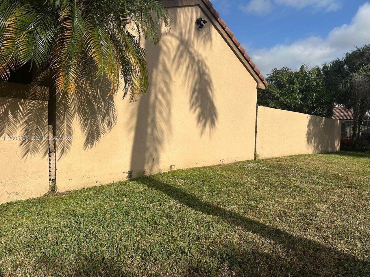 6633 NW 178th Ter, Hialeah, FL 33015 Photo